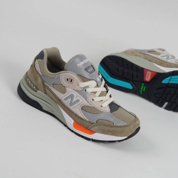 New Balance 992 WTAPS olive green - Gambar 4