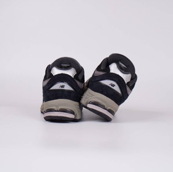 New Balance 2002R Black Grey - Gambar 6