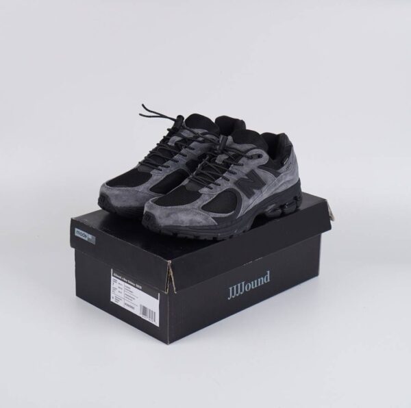 New Balance 2002R Gore-Tex Charcoal - Gambar 2
