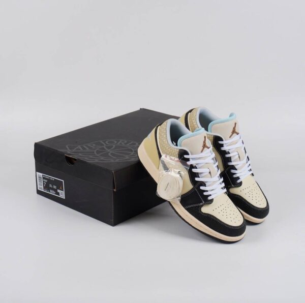 Air Jordan 1 Low SE Coconut Milk Black Muslin