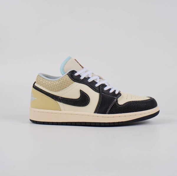 Air Jordan 1 Low SE Coconut Milk Black Muslin - Gambar 4