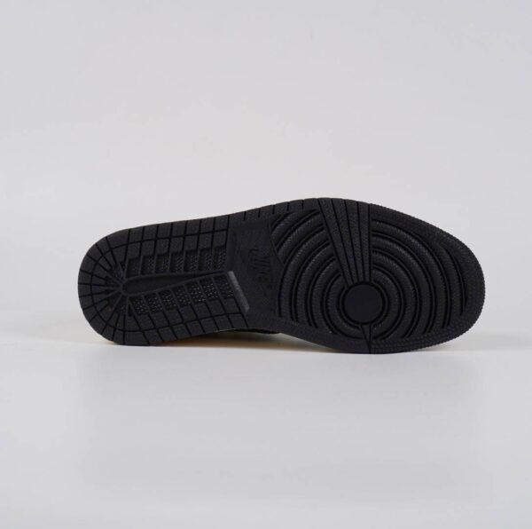 Air Jordan 1 Low SE Coconut Milk Black Muslin - Gambar 5