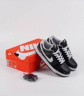 Nike Dunk Low SE "Patent Leather Panda"