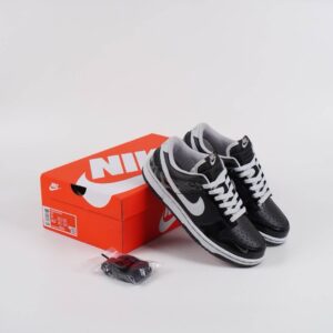 Nike Dunk Low SE "Patent Leather Panda"