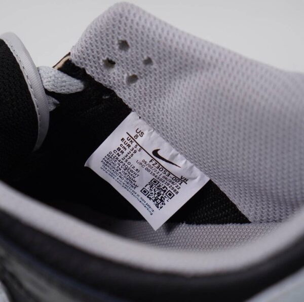 Nike Dunk Low SE "Patent Leather Panda" - Gambar 7