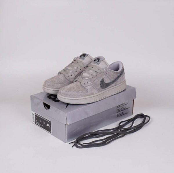 Nike SB Dunk Low Reigning Champ - Gambar 2