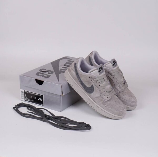 Nike SB Dunk Low Reigning Champ