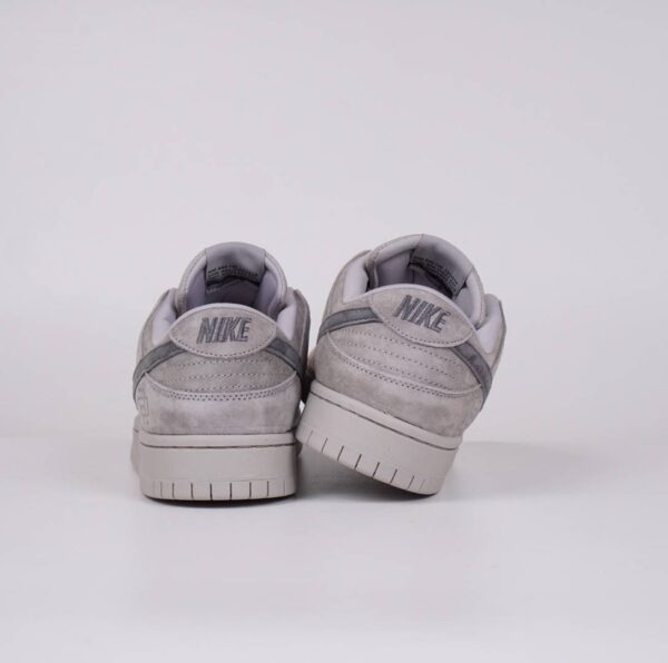 Nike SB Dunk Low Reigning Champ - Gambar 5