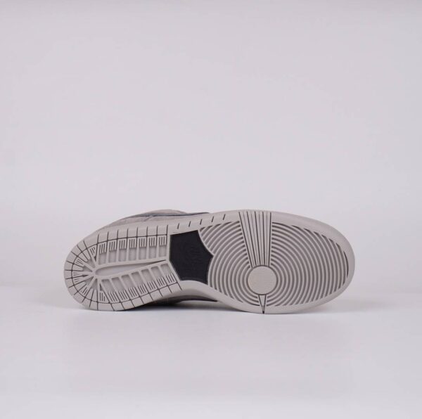 Nike SB Dunk Low Reigning Champ - Gambar 6